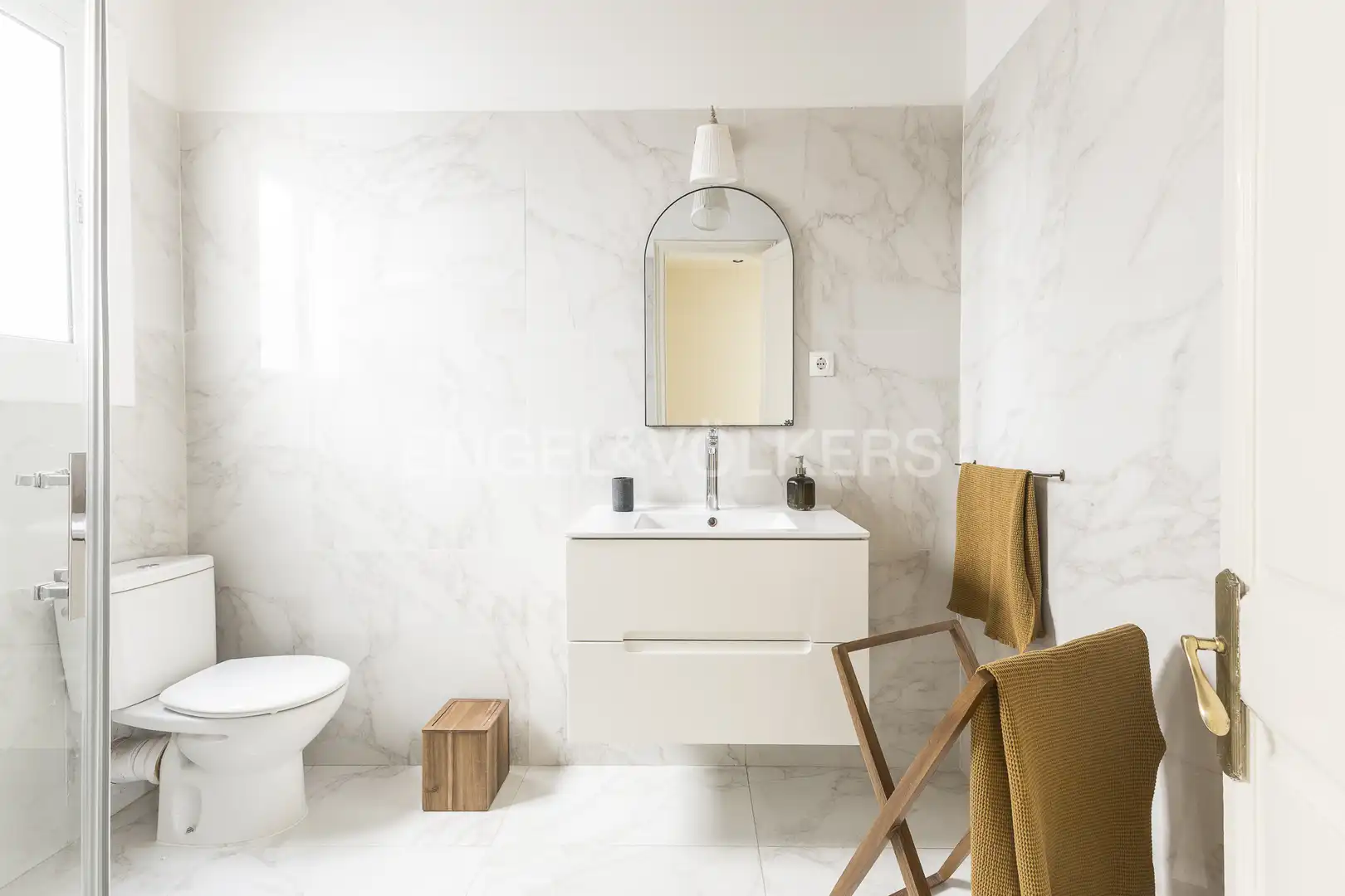 Bathroom of Flat for rent in Barcelona  with Air Conditioner, Heating and Balcony