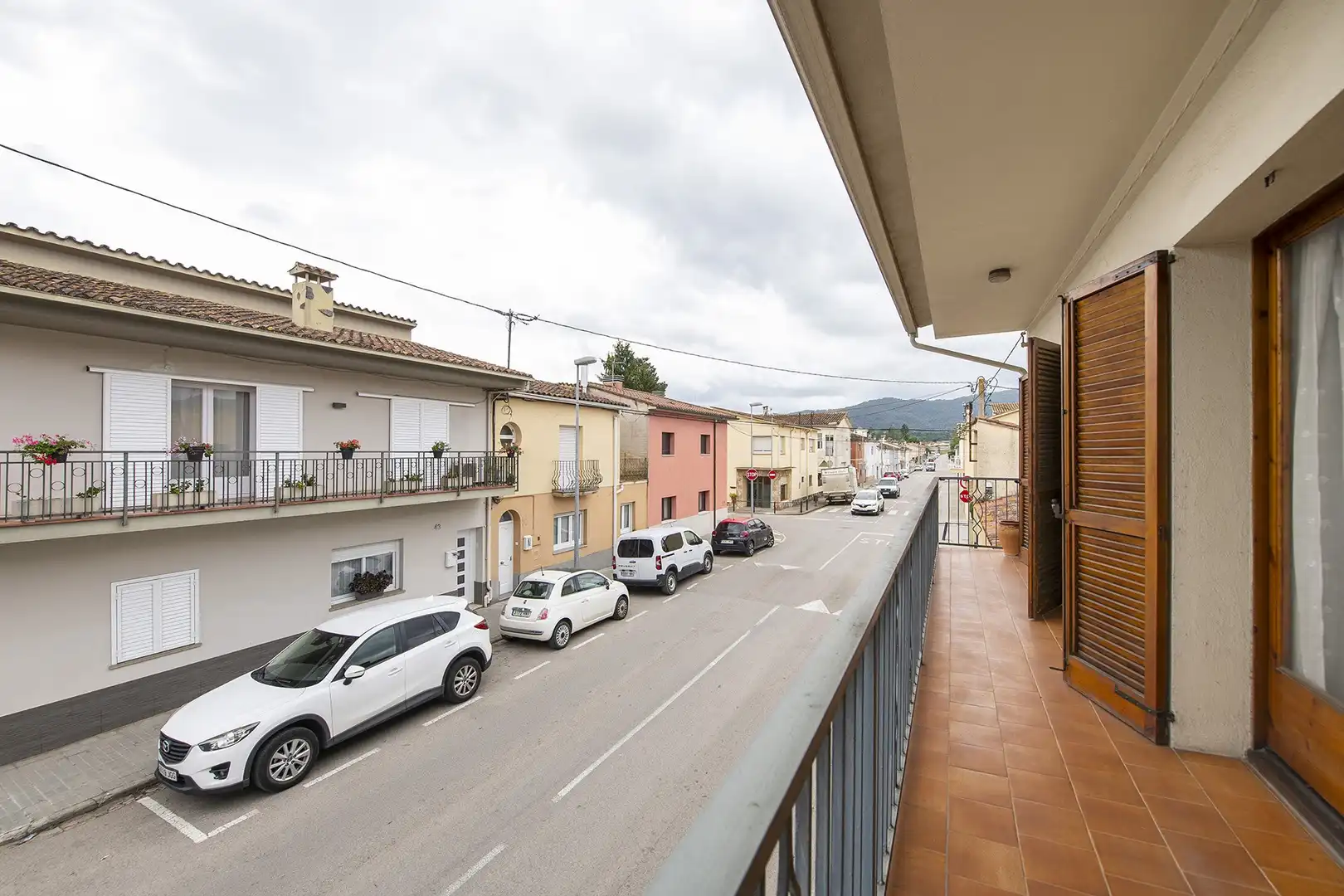 Außenansicht von Einfamilien-Reihenhaus zum Verkauf in Banyoles mit Heizung, Terrasse und Balkon