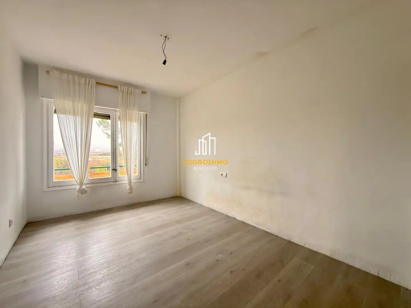 Bedroom of Houses for sale in Tricio  with Heating, Private garden and Parquet flooring
