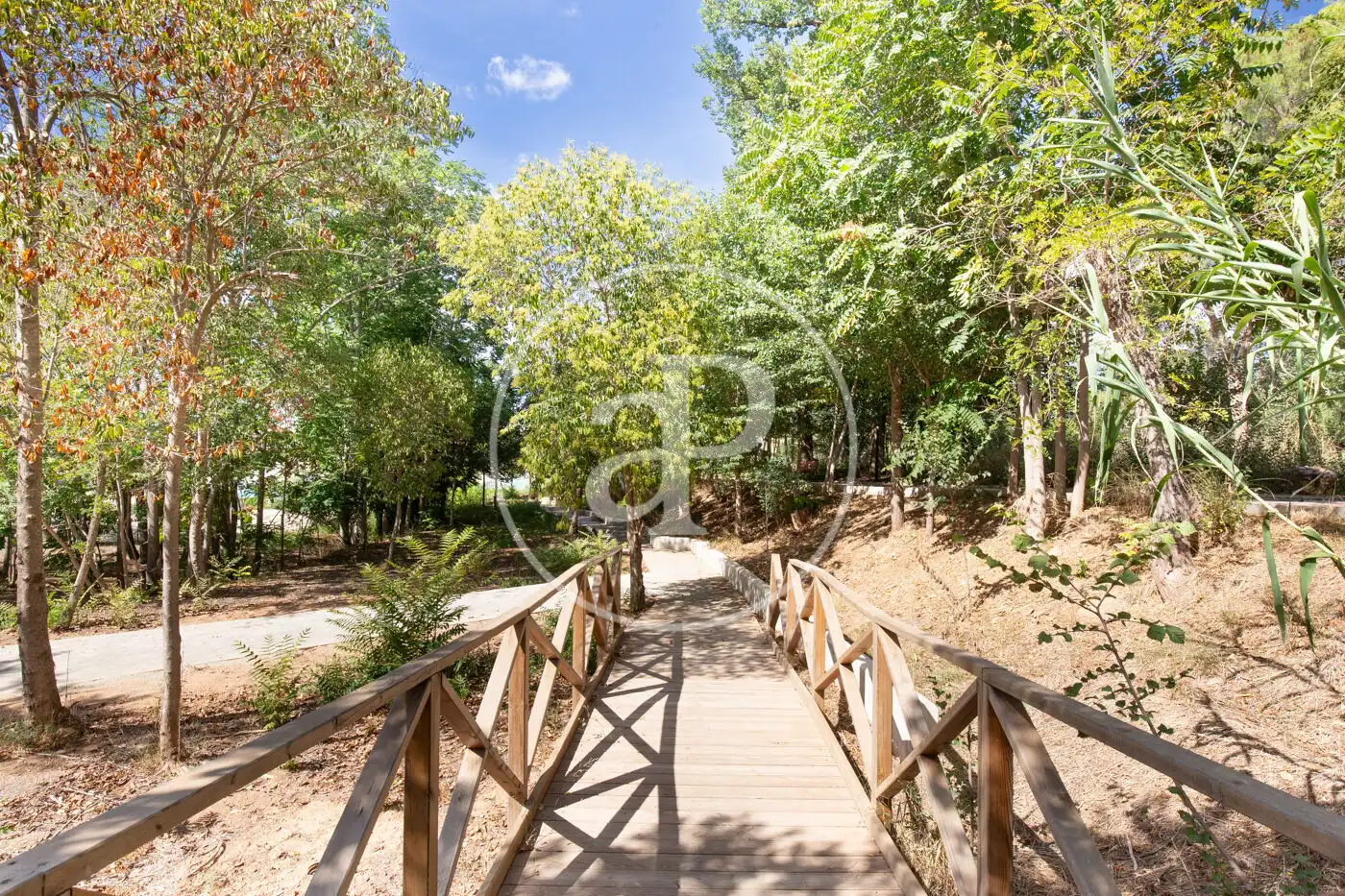 Vista exterior de Casa o xalet en venda en L'Eliana amb Aire condicionat, Calefacció i Jardí privat