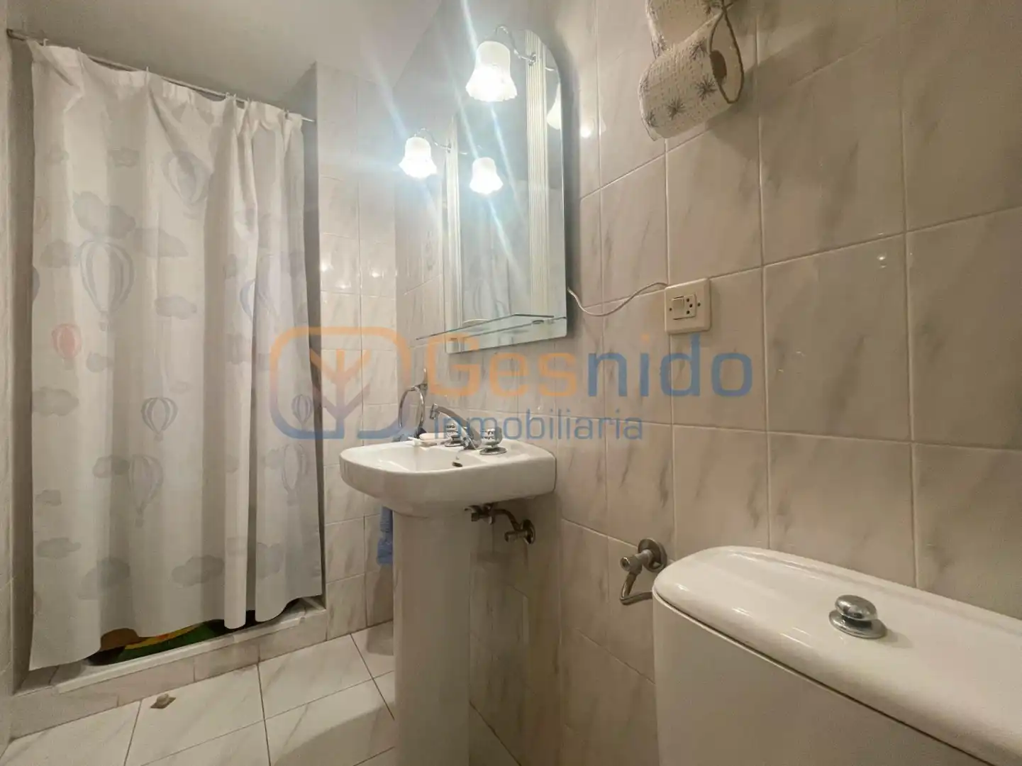 Baño de Piso de alquiler en Segovia con Calefacción, Parquet y Terraza