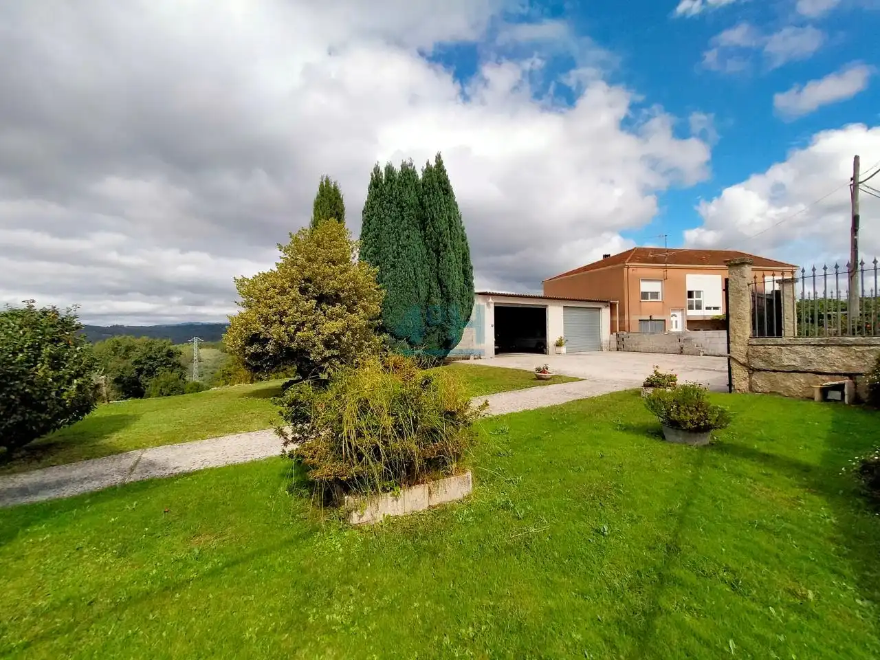 Casa o chalet en venta en Amoeiro con Calefacción, Jardín privado y Terraza