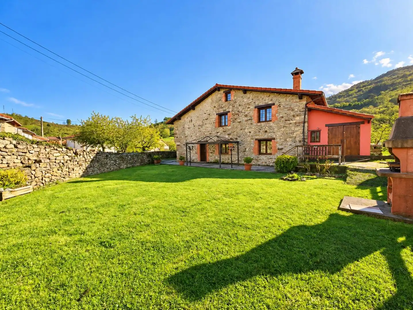 Vista exterior de Casa o chalet en venta en Cieza (Cantabria) con Calefacción, Jardín privado y Balcón
