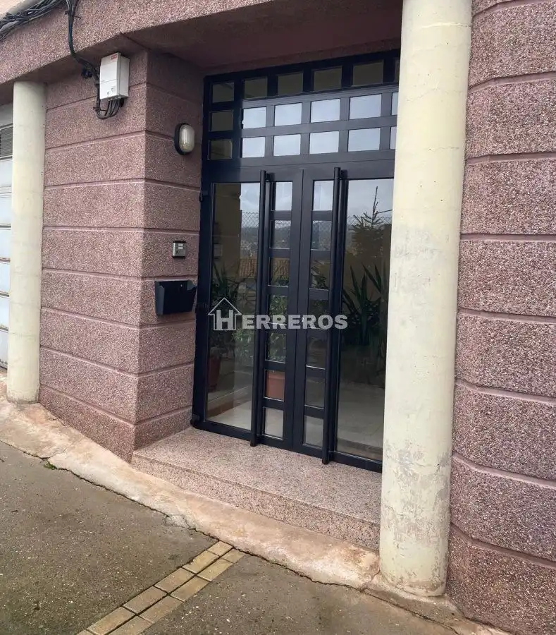 Vista exterior de Apartament en venda en Albelda de Iregua amb Calefacció i Moblat