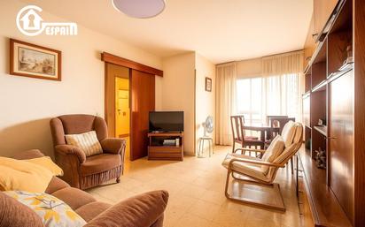 Living room of Flat for sale in  Madrid Capital  with Heating, Private garden and Terrace