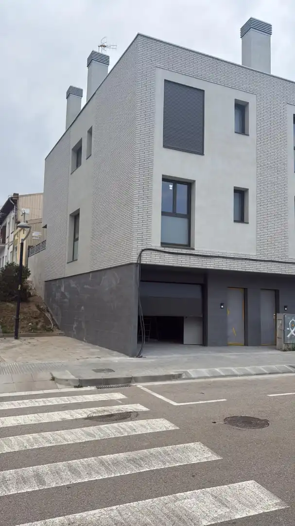 Vista exterior de Casa adosada en venta en Llinars del Vallès con Aire acondicionado, Calefacción y Parquet