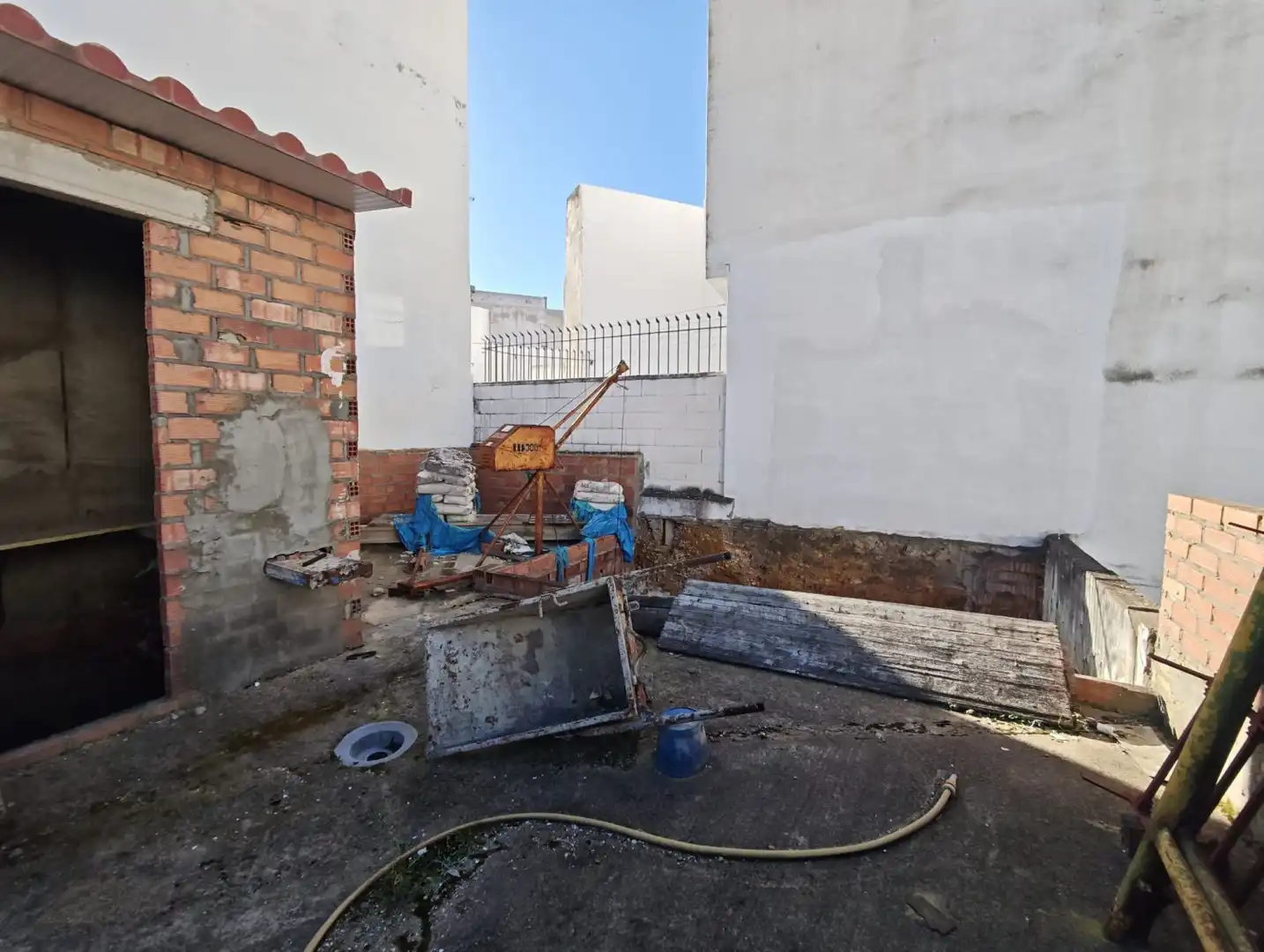 Vista exterior de Casa o xalet en venda en Alcalá de Guadaira amb Terrassa