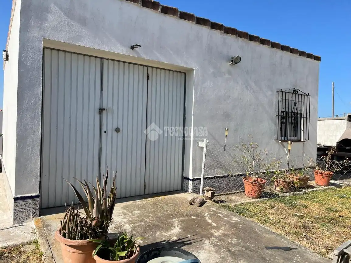 Vista exterior de Finca rústica en venda en Chiclana de la Frontera amb Terrassa i Moblat