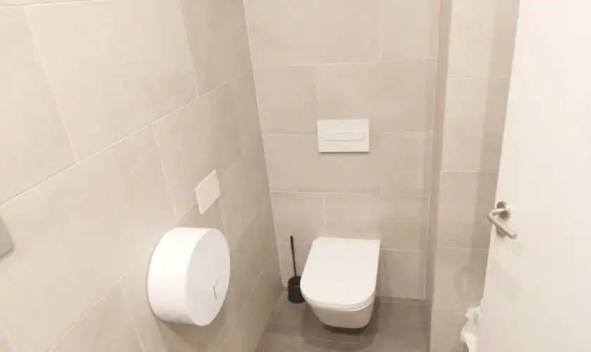 Baño de Local de alquiler en Carboneras con Aire acondicionado y Calefacción