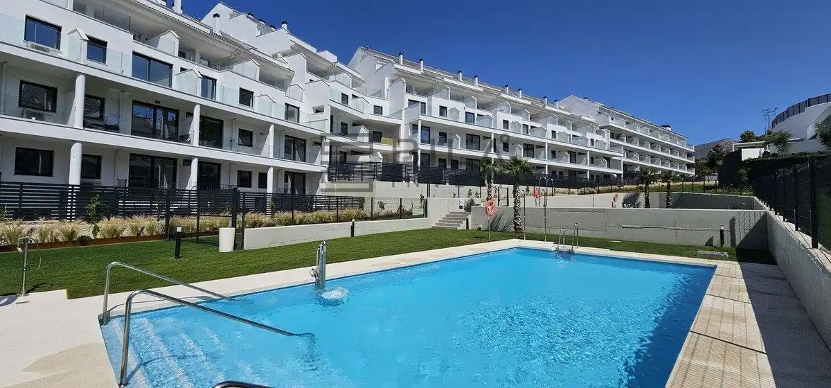 Vista exterior de Piso en venta en Fuengirola con Aire acondicionado, Terraza y Piscina