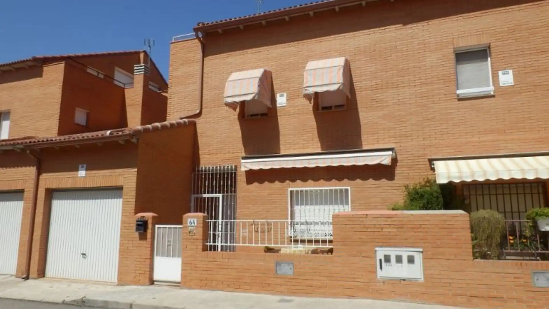Vista exterior de Casa adosada en venta en Chozas de Canales