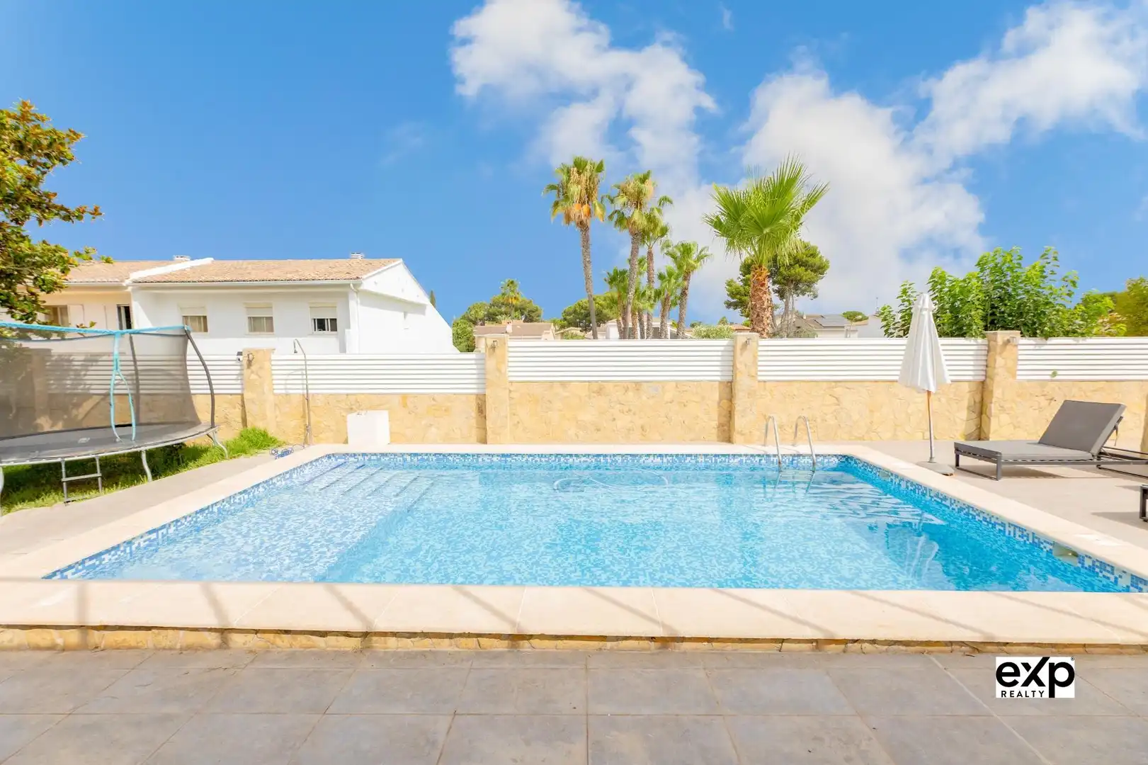 Piscina de Casa o chalet en venta en L'Eliana con Aire acondicionado, Calefacción y Jardín privado