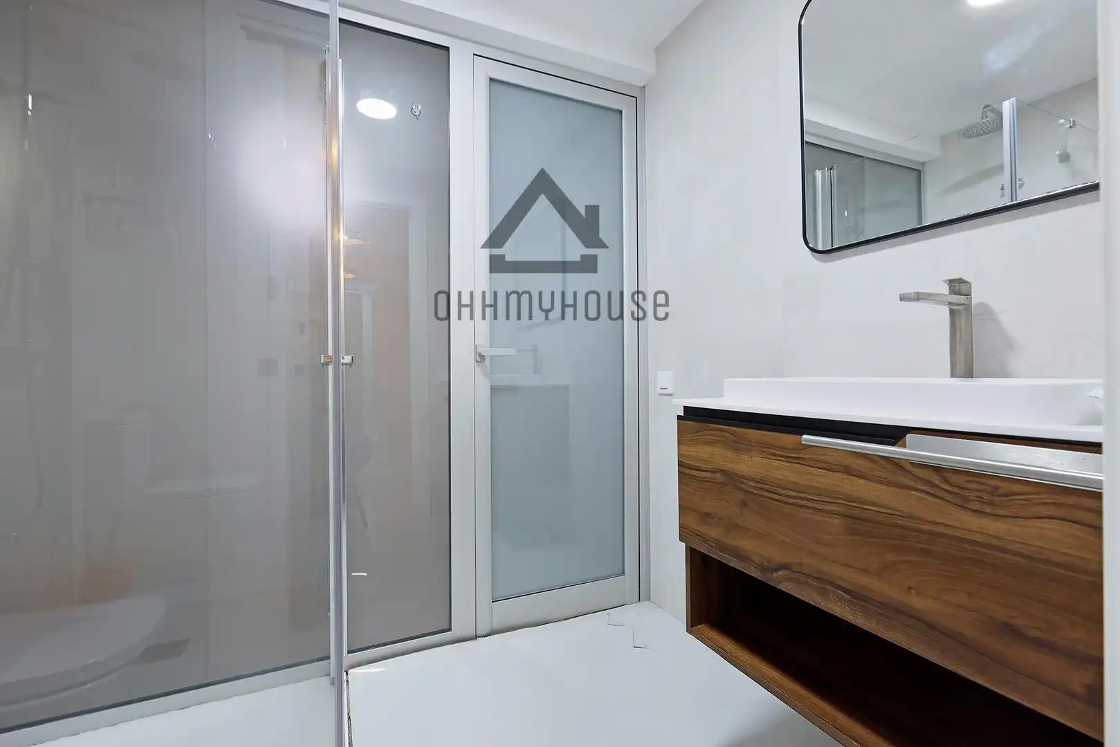 Bathroom of Duplexes for sale in Barcelona  with Air Conditioner, Parquet flooring and Terrace