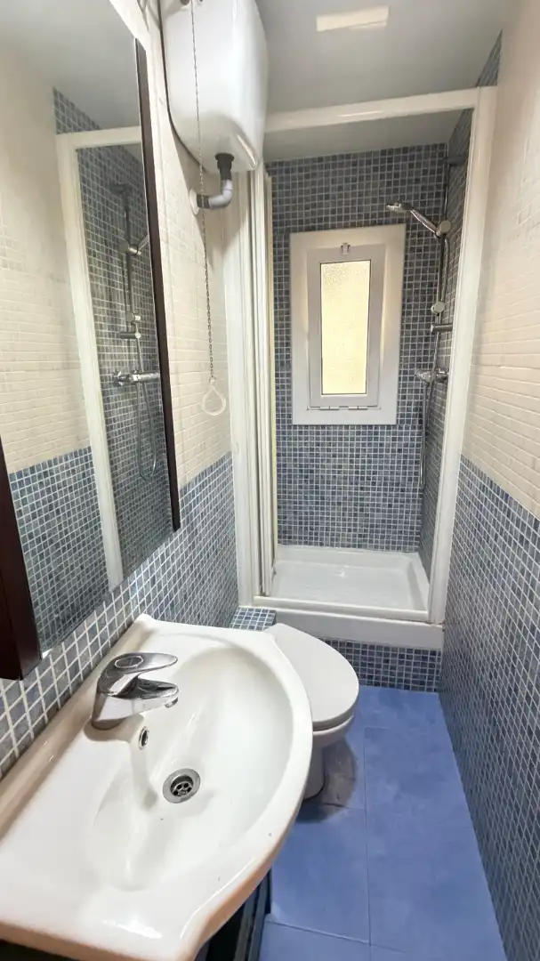 Badezimmer von Wohnung zum Verkauf in Barcelona mit Klimaanlage und Heizung