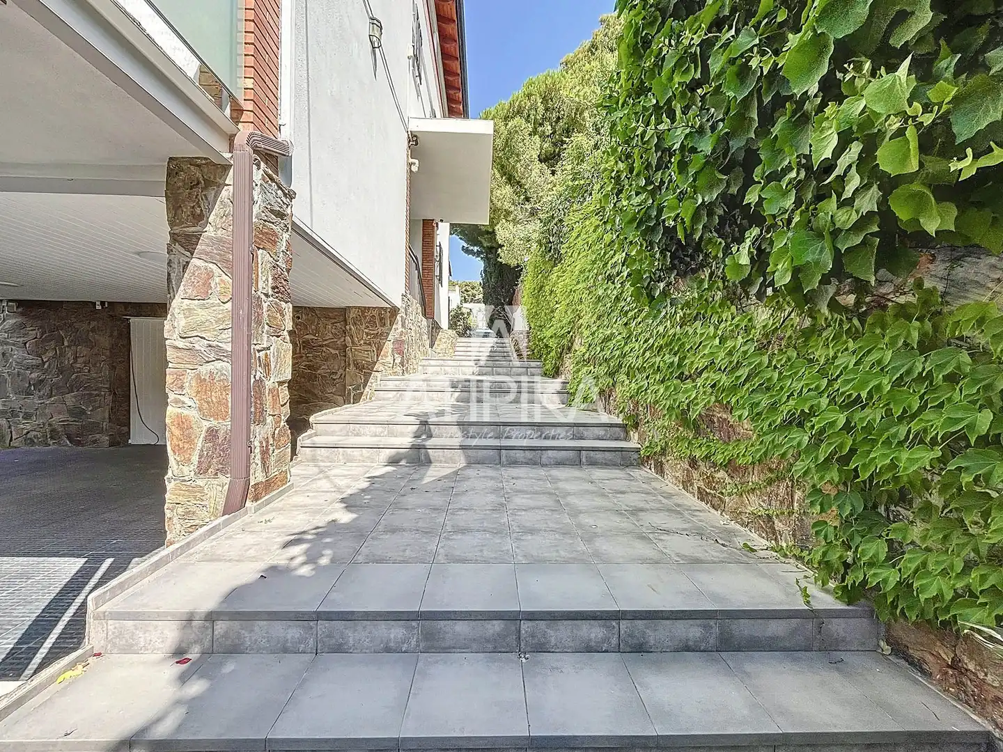 Vista exterior de Casa o xalet en venda en Castelldefels amb Aire condicionat, Calefacció i Parquet
