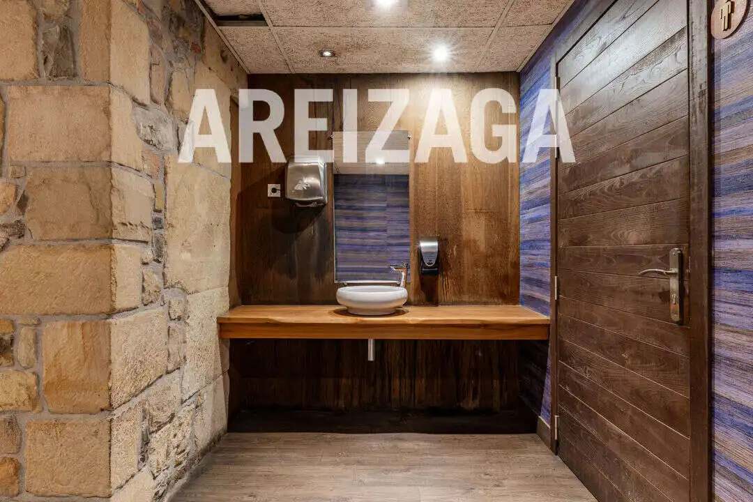 Bany de Local en venda en Donostia - San Sebastián  amb Moblat