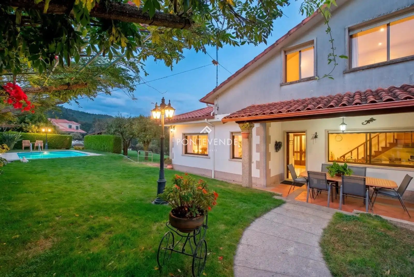 Vista exterior de Casa o chalet en venta en Campo Lameiro, Pontevedra