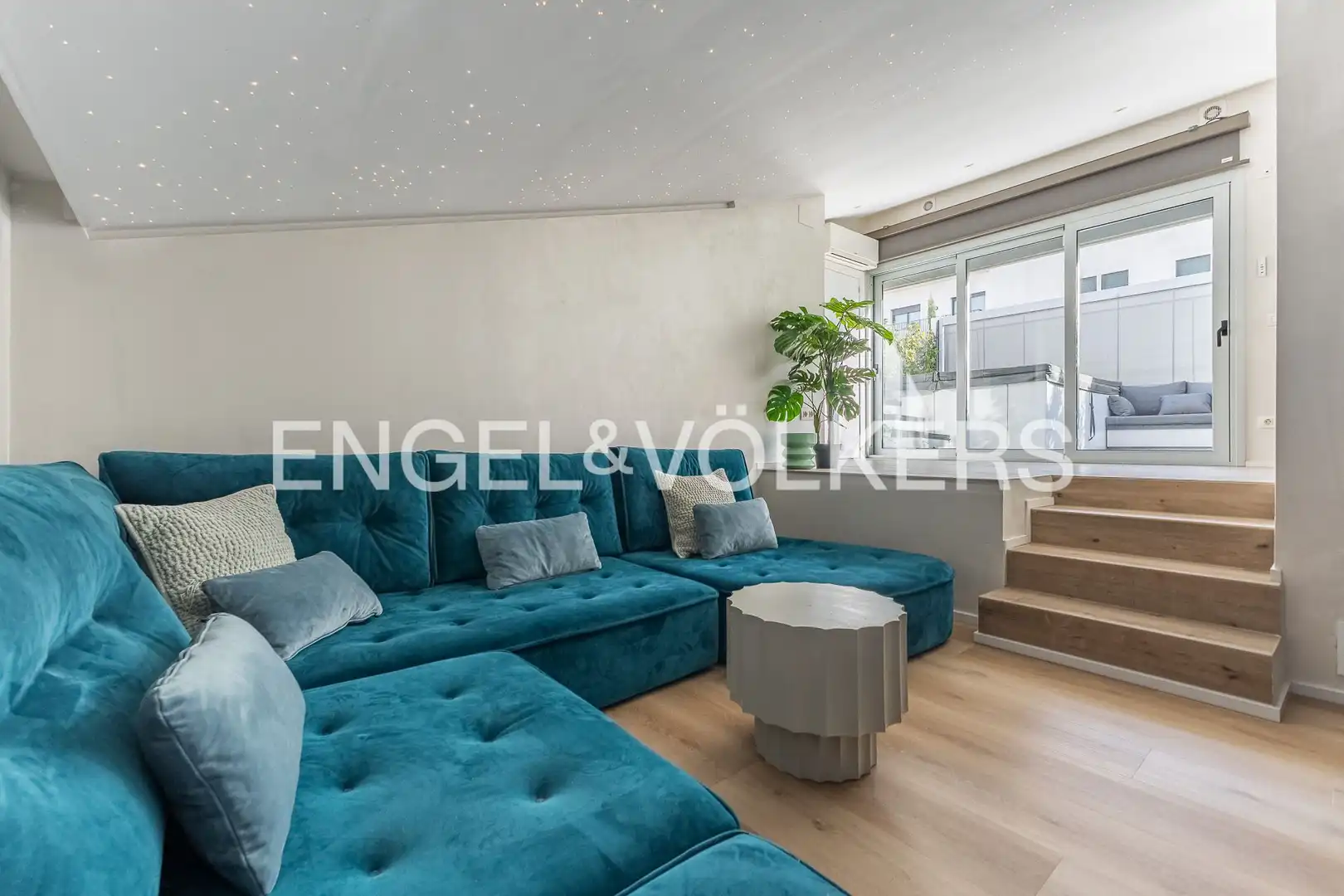 Sala d'estar de Casa o xalet en venda en Barcelona amb Aire condicionat, Calefacció i Jardí privat