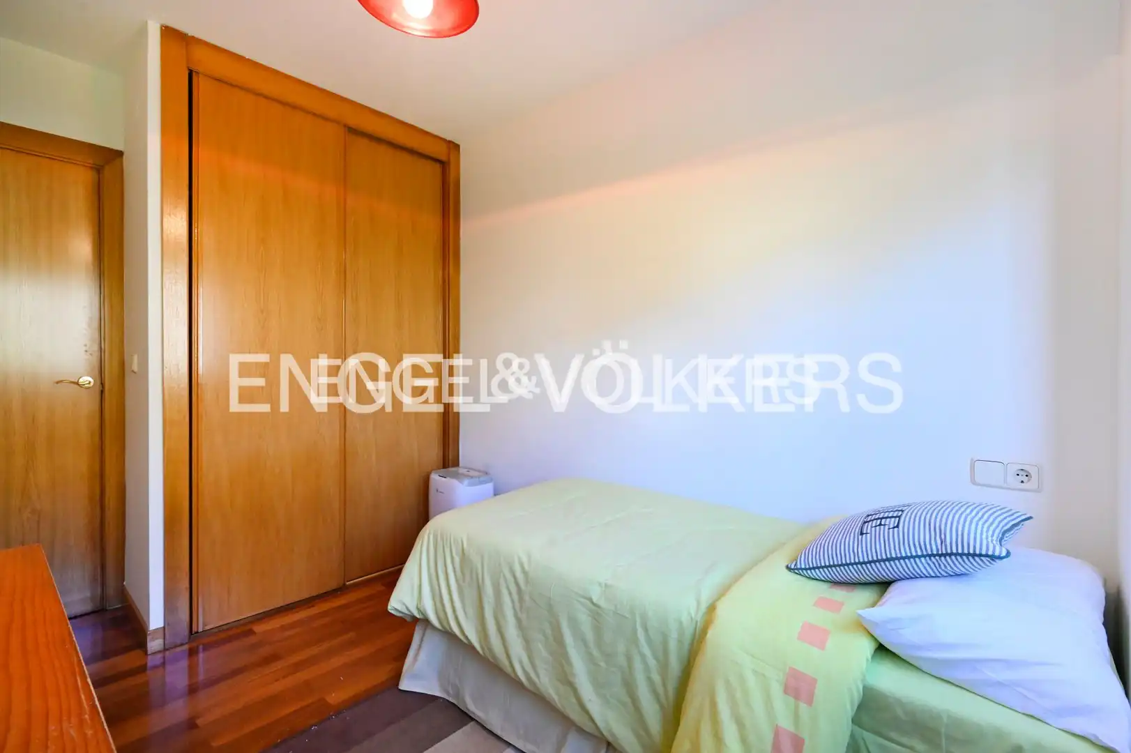 Habitación de Piso de alquiler en Santander con Calefacción, Trastero y Piscina