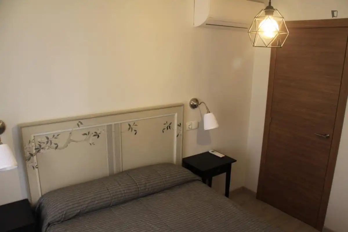 Schlafzimmer von Wohnungen zur Miete in Madrid mit Klimaanlage, Heizung und Möbliert