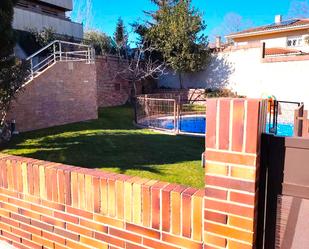Swimming pool of Flat for sale in  Madrid Capital  with Air Conditioner, Private garden and Terrace