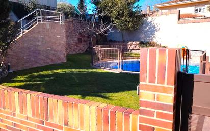 Swimming pool of Flat for sale in  Madrid Capital  with Air Conditioner, Private garden and Terrace