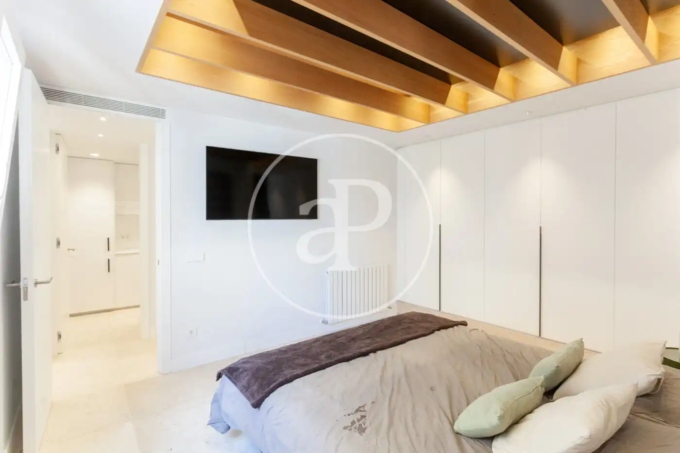 Bedroom of Flat for sale in Madrid  with Air Conditioner, Heating and Terrace