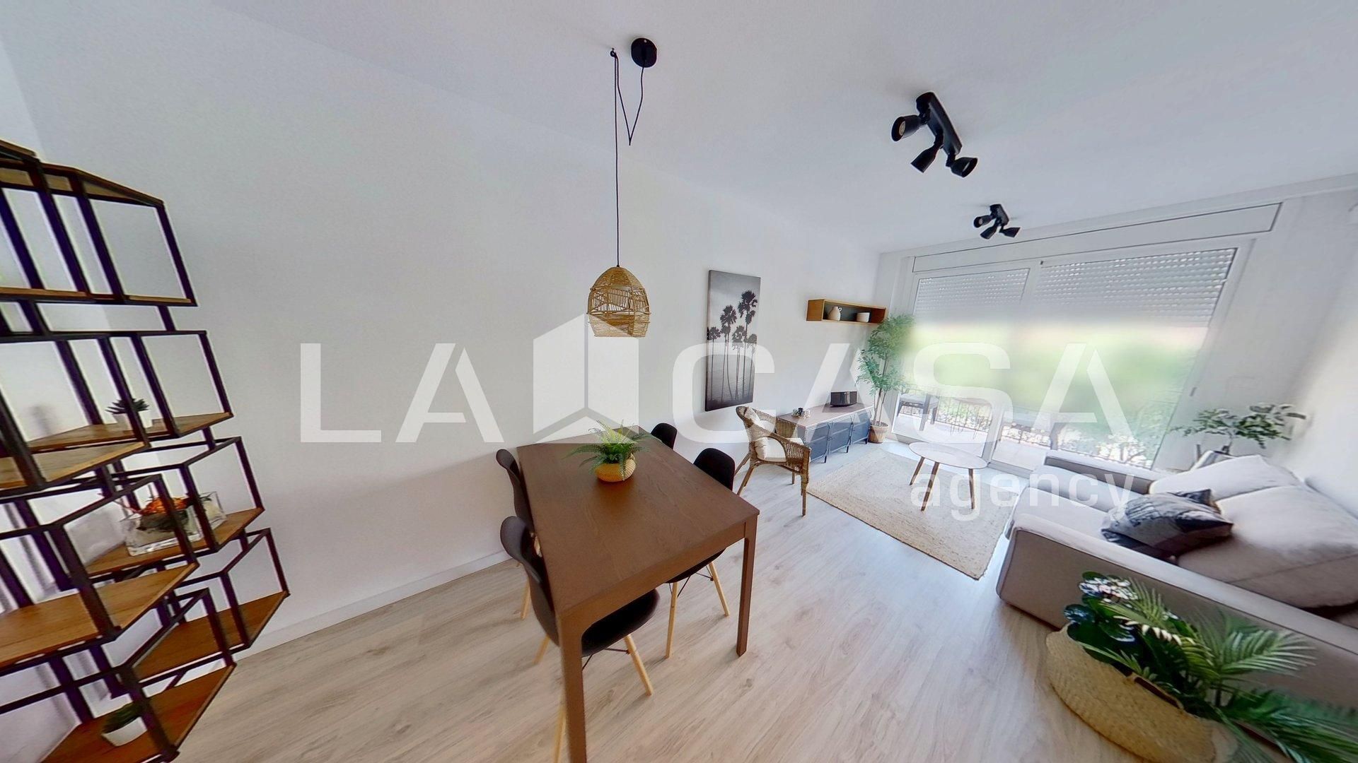 Sala de estar de Piso en venta en  Barcelona Capital con Balcón