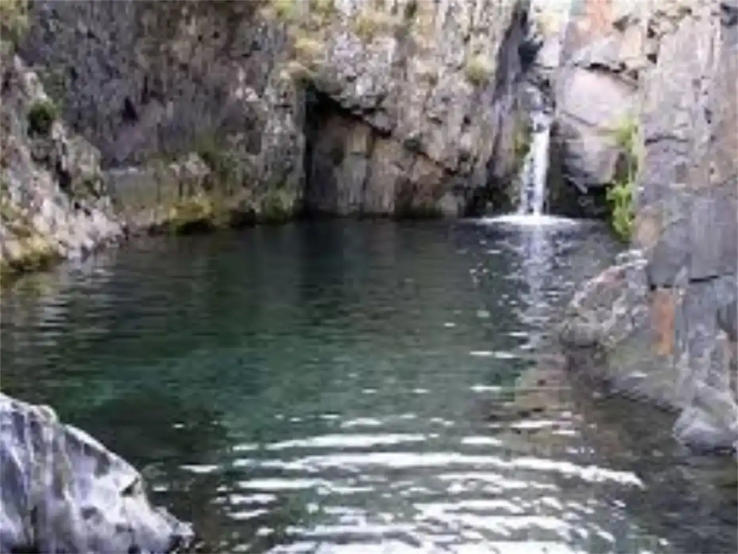 Piscina de Casa o chalet de alquiler en Navaluenga con Jardín privado, Amueblado y Balcón