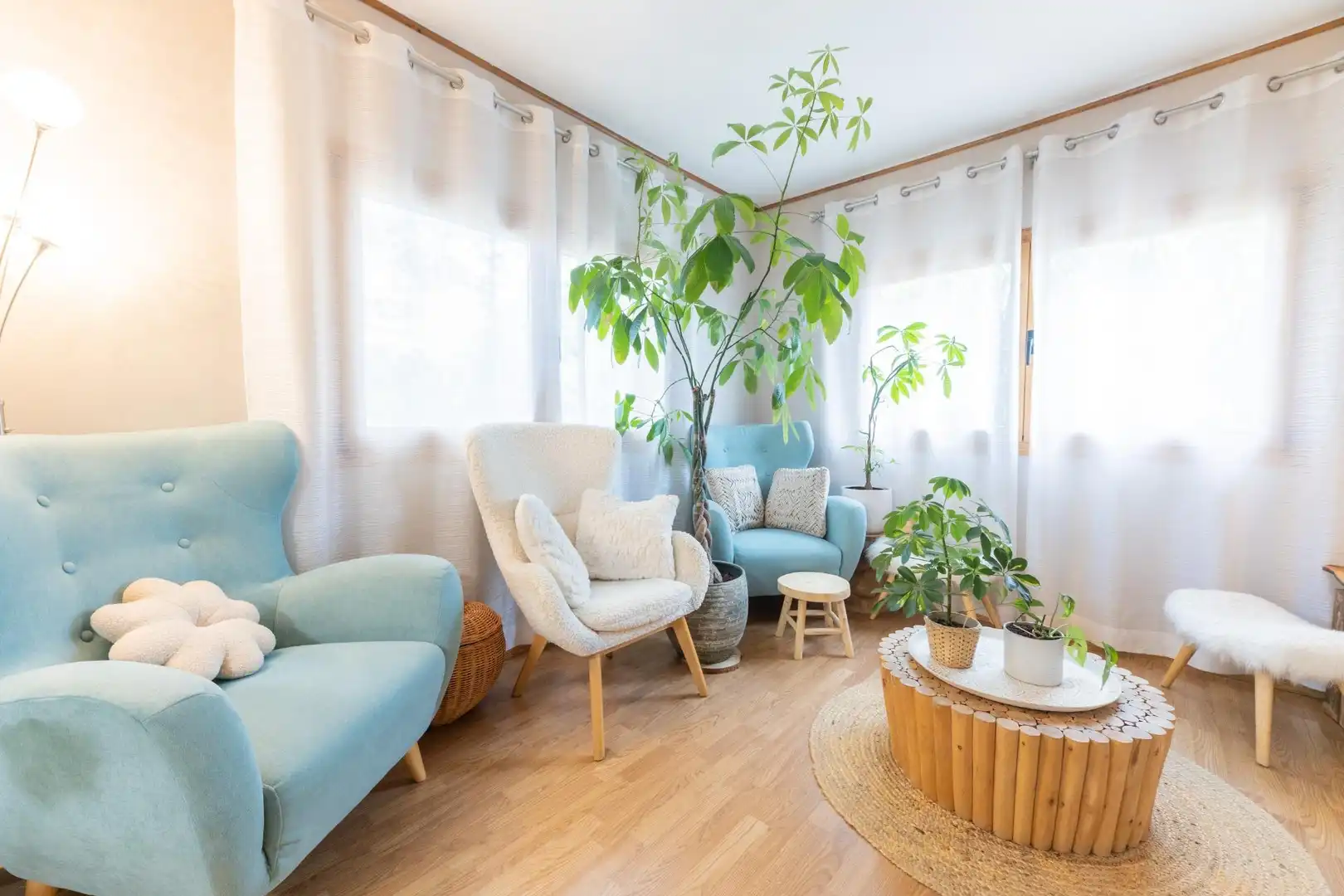 Sala d'estar de Casa o xalet en venda en Requena amb Jardí privat, Terrassa i Piscina