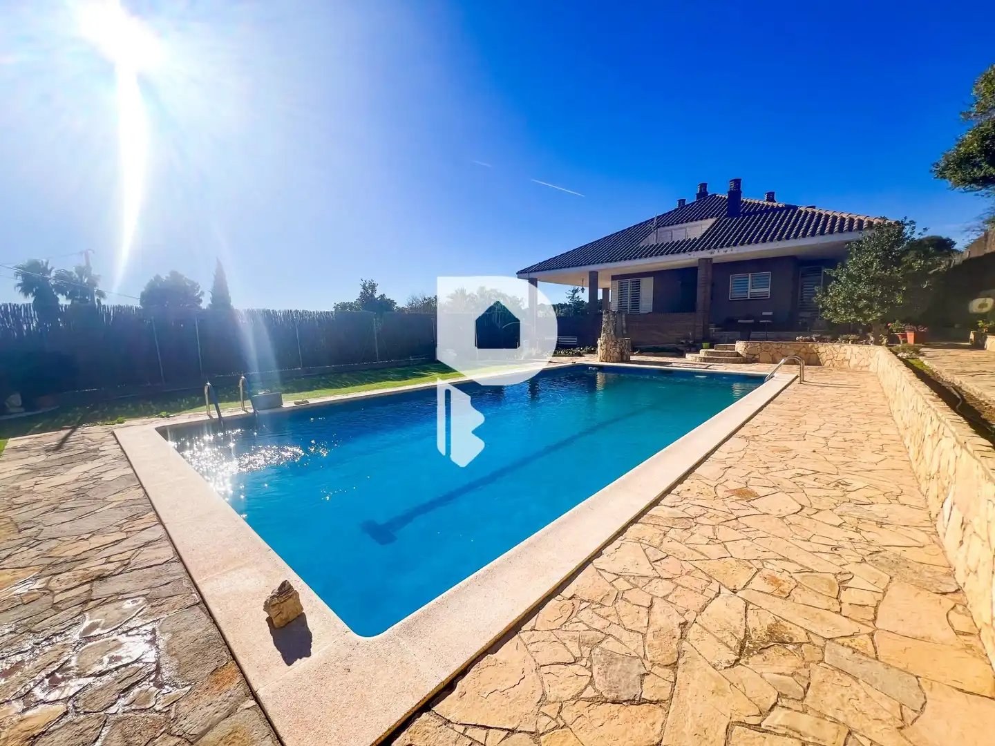 Piscina de Casa o chalet en venta en Pallejà con Aire acondicionado, Calefacción y Jardín privado