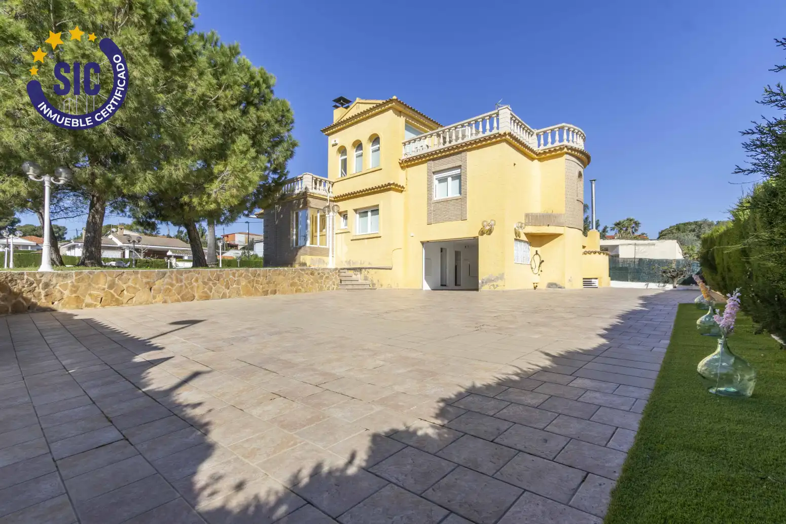 Vista exterior de Casa o xalet en venda en Torrent amb Aire condicionat, Calefacció i Jardí privat