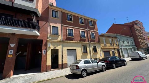 Edifico en venta frente al MUSAC