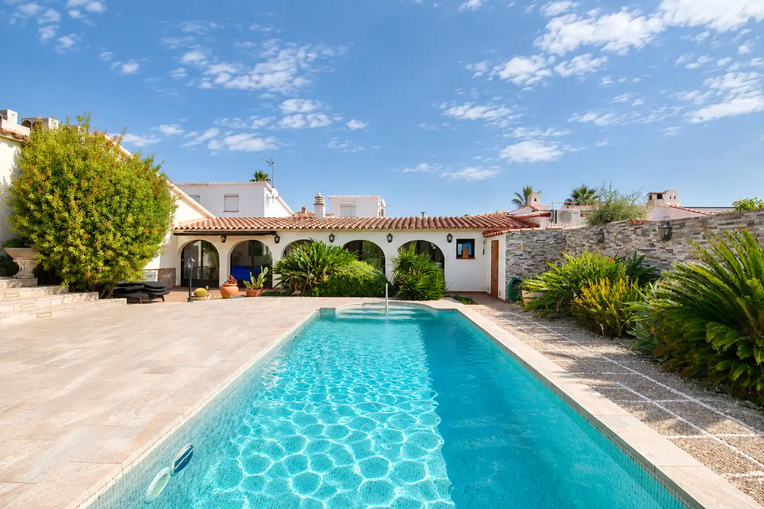 Casa con piscina in vendita a Carrer Alberes 202, imagen 4