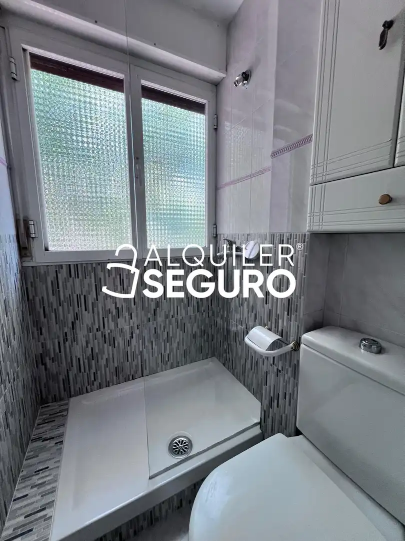 Baño de Piso de alquiler en Madrid con Aire acondicionado, Calefacción y Amueblado