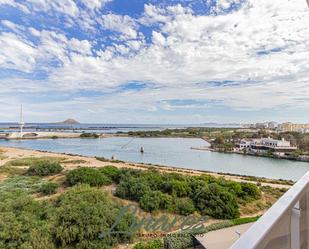 Vista exterior de Apartament en venda en La Manga del Mar Menor amb Terrassa i Piscina comunitària