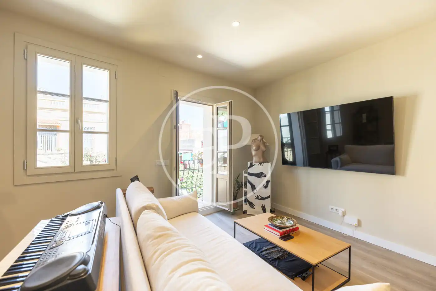 Außenansicht von Wohnung zum Verkauf in Barcelona mit Klimaanlage, Heizung und Privatgarten