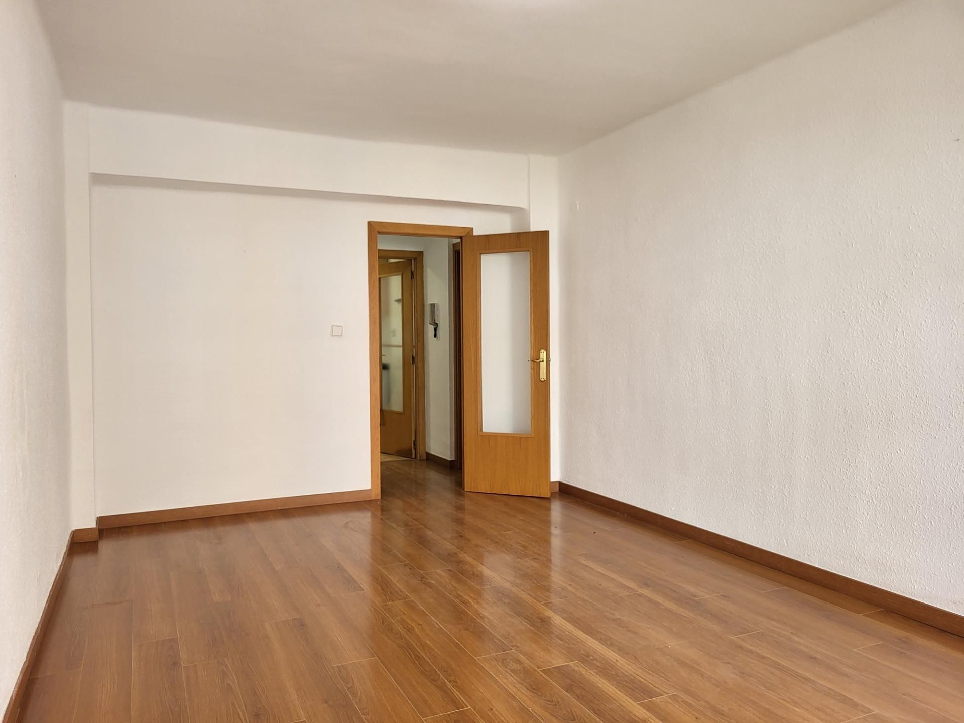Flat for sale in  Valencia Capital  with Air Conditioner and Terrace