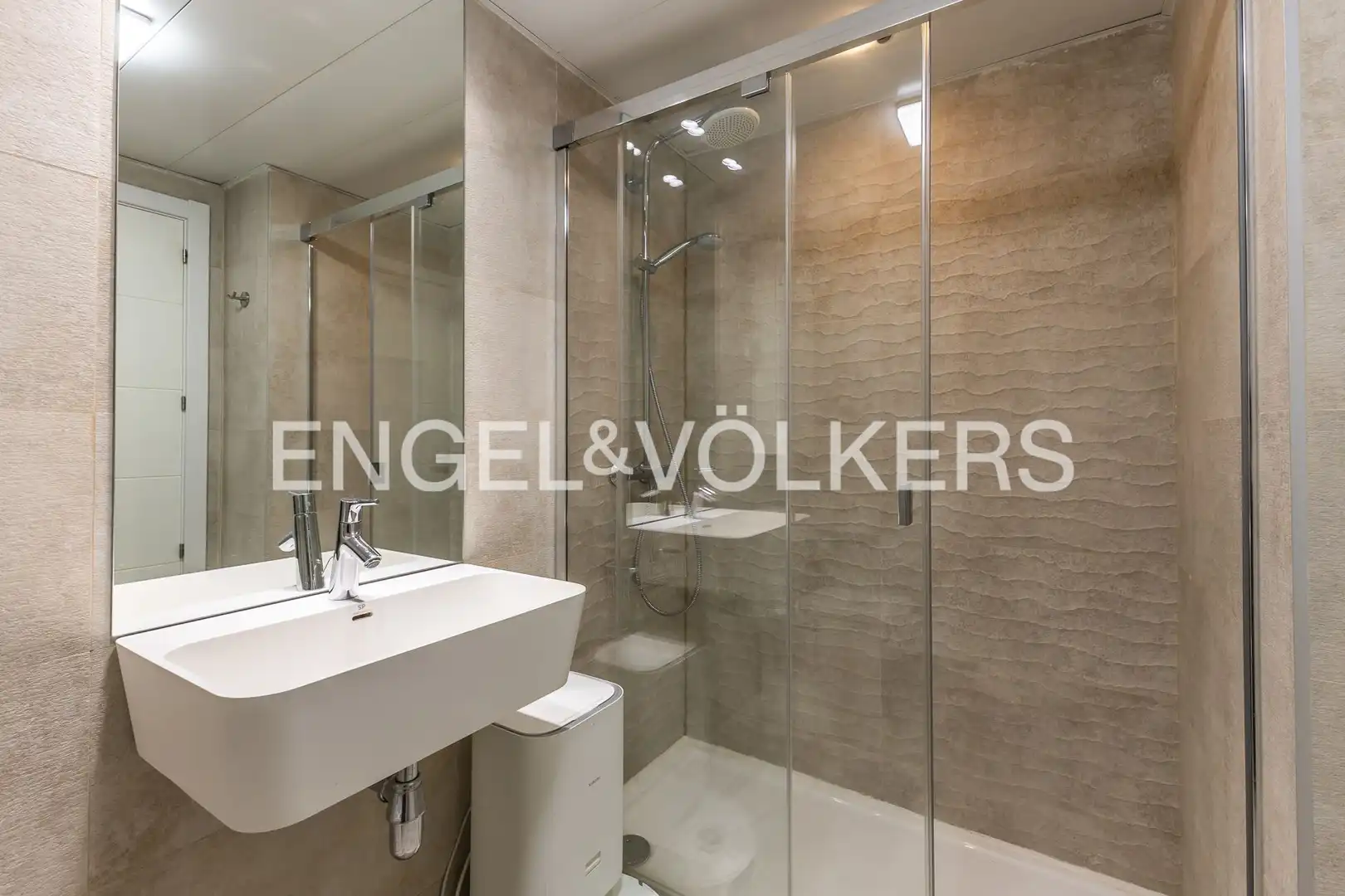 Baño de Piso en venta en Madrid con Aire acondicionado, Calefacción y Terraza