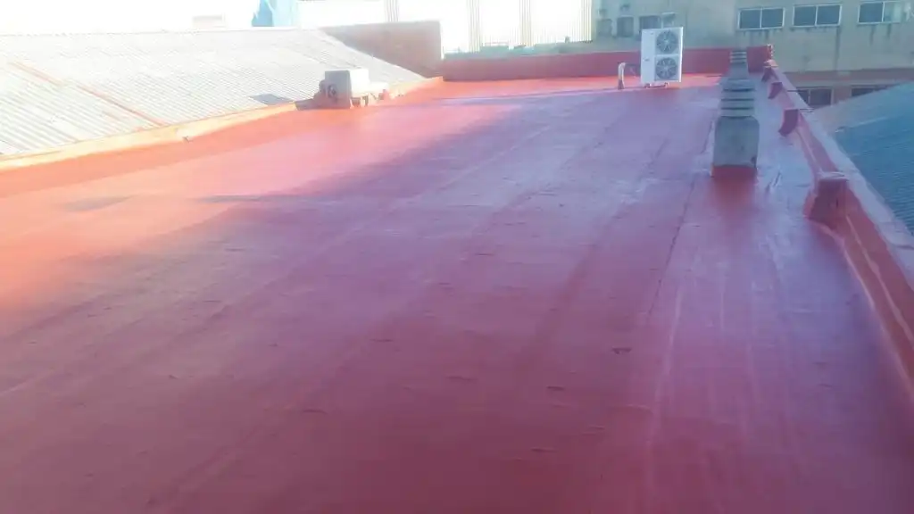 Außenansicht von Fabrikhallen zum Verkauf in Barcelona mit Alarm