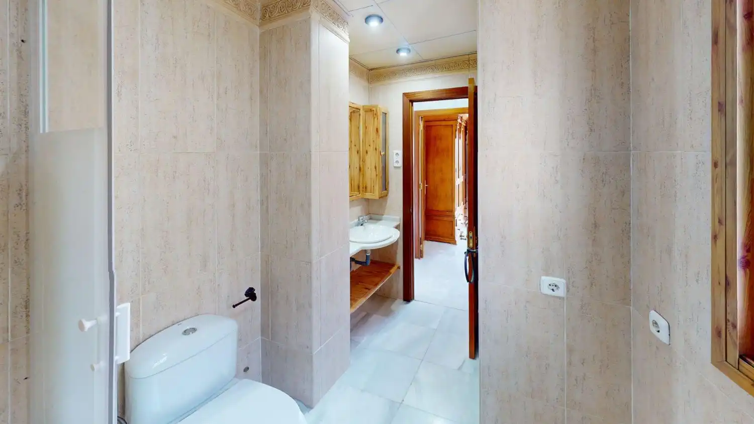 Badezimmer von Wohnung zur Miete in Sevilla mit Klimaanlage, Heizung und Balkon