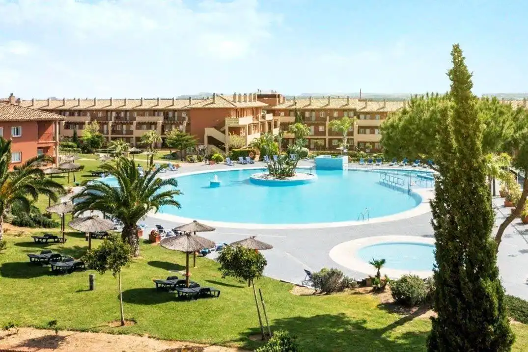 Piscina de Casa adosada en venda en Chiclana de la Frontera amb Aire condicionat, Jardí privat i Terrassa