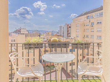 Apartament amb balcó en venda a Les Corts