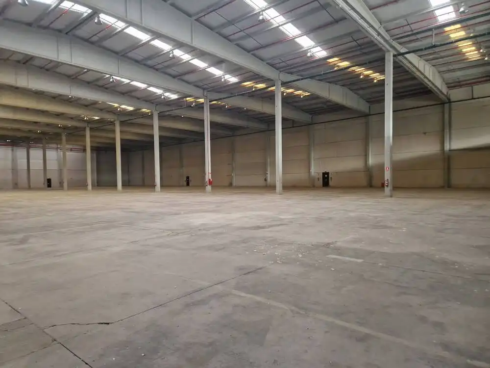 Nau industrial de lloguer en Fontanar
