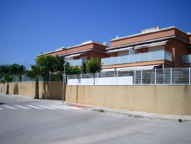 Vista exterior de Garatge en venda en Creixell