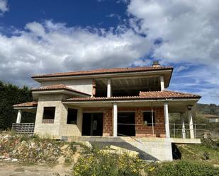 Vista exterior de Casa o xalet en venda en Oviedo  amb Jardí privat i Terrassa