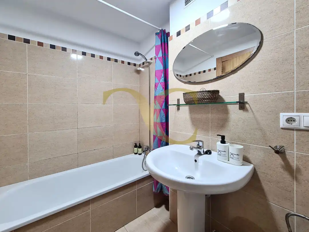 Baño de Apartamento en venta en Ribadesella con Calefacción, Trastero y Amueblado