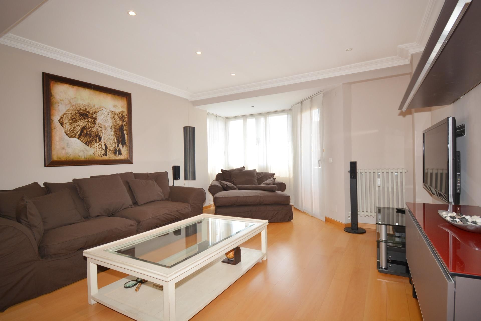 Living room of Flat for rent in  Zaragoza Capital  with Air Conditioner, Furnished and Balcony