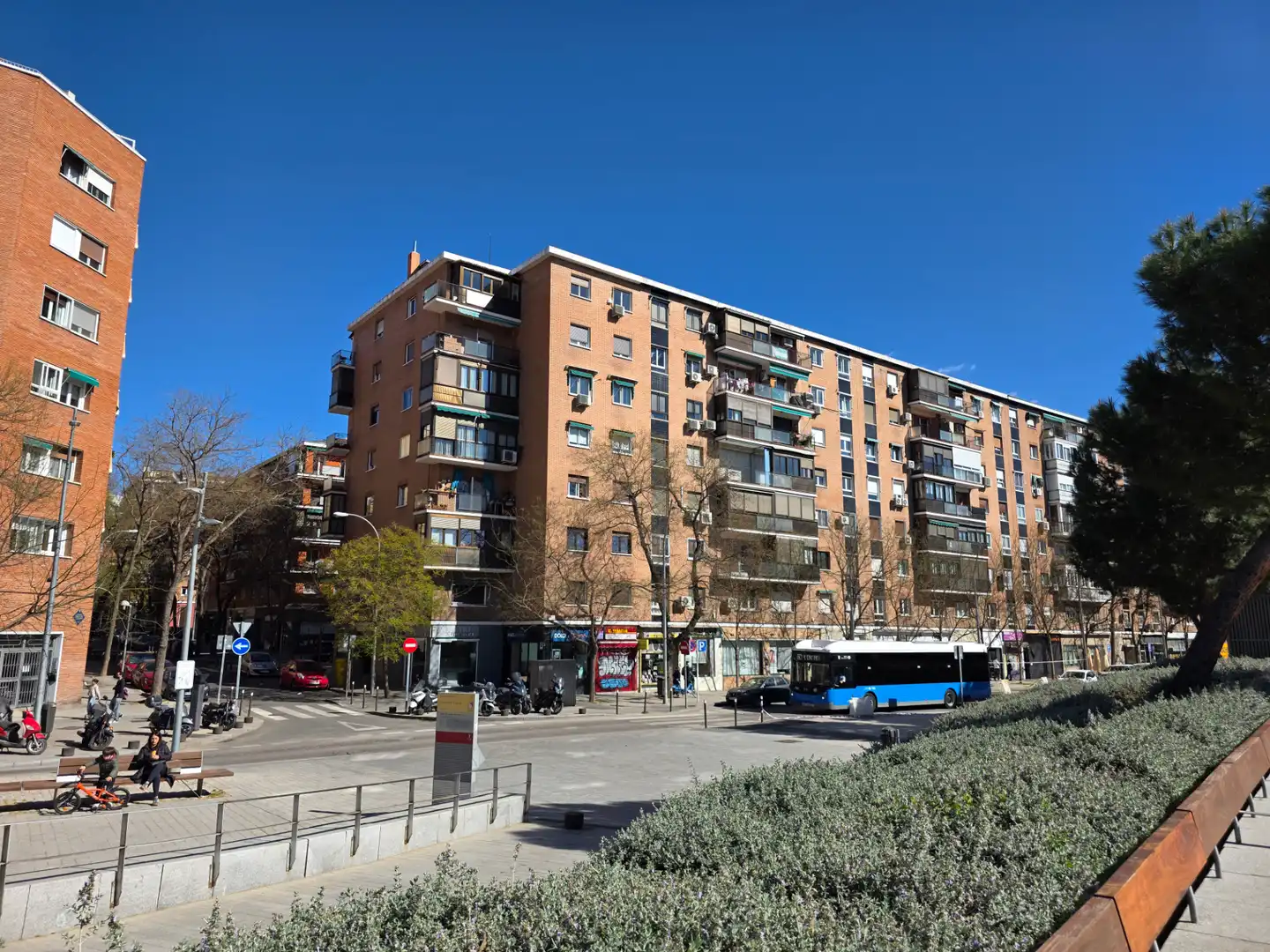 Vista exterior de Pis en venda en Madrid amb Calefacció, Terrassa i Forn