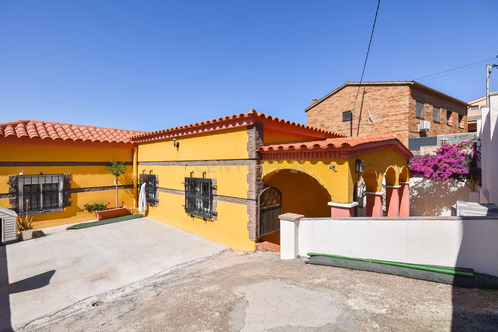 Exterior view of Houses for sale in Sant Vicenç Dels Horts  with Air Conditioner, Private garden and Storage room